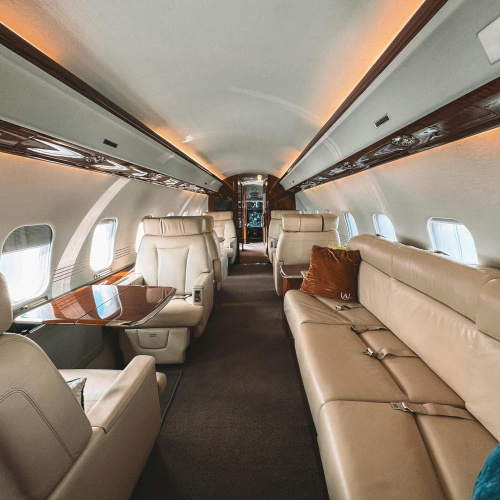 plane-interior-01